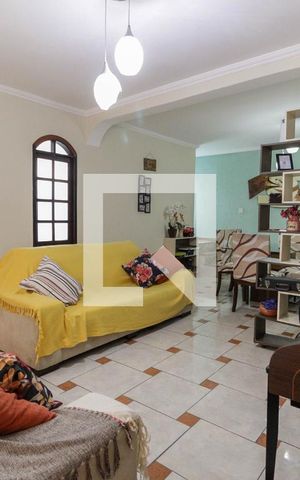 Casa à venda com 205m², 3 quartos e 3 vagas Casa à venda com 205m², 3 quartos e 3 vagasSala