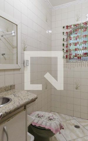 Casa à venda com 205m², 3 quartos e 3 vagas Casa à venda com 205m², 3 quartos e 3 vagasBanheiro 2