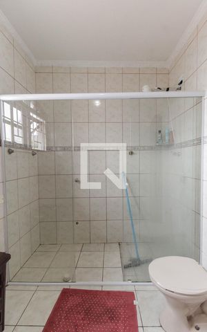 Casa à venda com 205m², 3 quartos e 3 vagas Casa à venda com 205m², 3 quartos e 3 vagasBanheiro 1