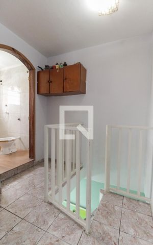 Casa à venda com 205m², 3 quartos e 3 vagas Casa à venda com 205m², 3 quartos e 3 vagasEscada