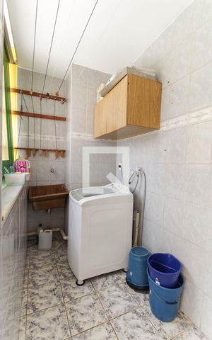Casa à venda com 205m², 3 quartos e 3 vagas Casa à venda com 205m², 3 quartos e 3 vagasÁrea de Serviço