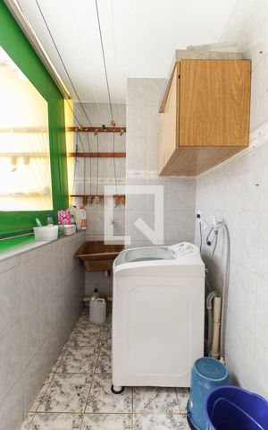Casa à venda com 205m², 3 quartos e 3 vagas Casa à venda com 205m², 3 quartos e 3 vagasÁrea de Serviço