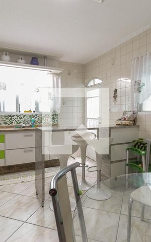 Casa à venda com 205m², 3 quartos e 3 vagas Casa à venda com 205m², 3 quartos e 3 vagasCozinha