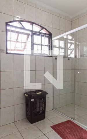 Casa à venda com 205m², 3 quartos e 3 vagas Casa à venda com 205m², 3 quartos e 3 vagasBanheiro 1