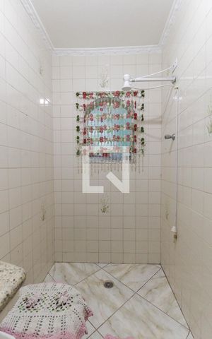 Casa à venda com 205m², 3 quartos e 3 vagas Casa à venda com 205m², 3 quartos e 3 vagasBanheiro 2