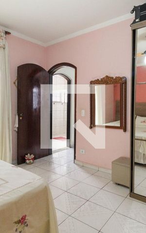Casa à venda com 205m², 3 quartos e 3 vagas Casa à venda com 205m², 3 quartos e 3 vagasQuarto 2