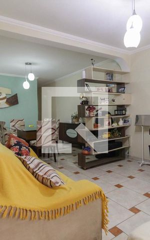 Casa à venda com 205m², 3 quartos e 3 vagas Casa à venda com 205m², 3 quartos e 3 vagasSala