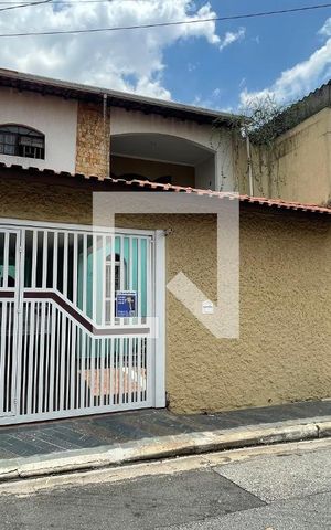 Casa à venda com 205m², 3 quartos e 3 vagas Casa à venda com 205m², 3 quartos e 3 vagasFachada