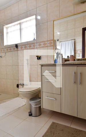 Casa à venda com 302m², 4 quartos e 4 vagasBanheiro 1