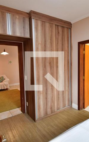 Casa à venda com 302m², 4 quartos e 4 vagasFlat - Quarto Suíte