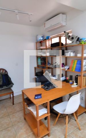 Casa à venda com 302m², 4 quartos e 4 vagasSala - Escritório