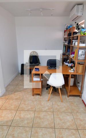 Casa à venda com 302m², 4 quartos e 4 vagasSala - Escritório