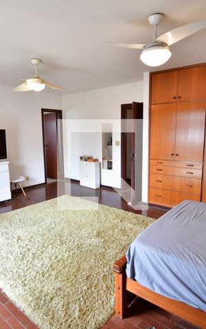 Casa à venda com 302m², 4 quartos e 4 vagasQuarto 3 - Suíte