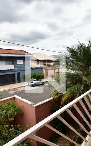 Casa à venda com 302m², 4 quartos e 4 vagasQuarto 3 - Suíte Sacada