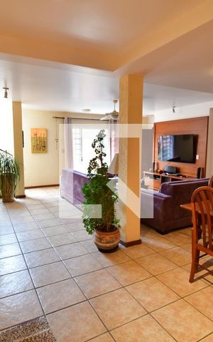 Casa à venda com 302m², 4 quartos e 4 vagasSala
