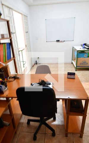 Casa à venda com 302m², 4 quartos e 4 vagasSala - Escritório