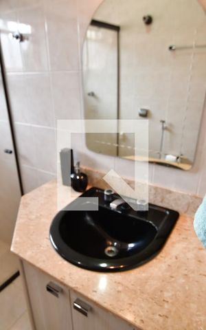 Casa à venda com 302m², 4 quartos e 4 vagasBanheiro 2