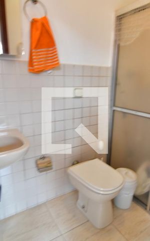 Casa à venda com 302m², 4 quartos e 4 vagasBanheiro de serviço