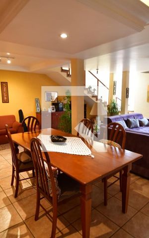 Casa à venda com 302m², 4 quartos e 4 vagasSala