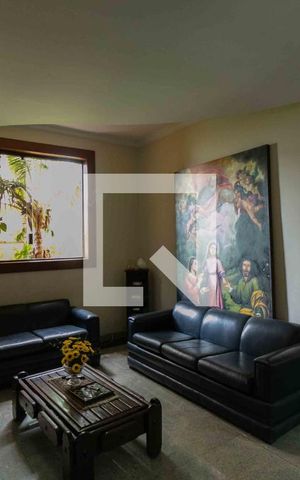 Casa de condomínio à venda com 800m², 5 quartos e 6 vagas Casa de condomínio à venda com 800m², 5 quartos e 6 vagasSala de TV 1