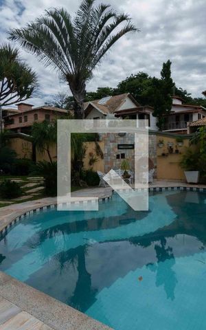 Casa de condomínio à venda com 800m², 5 quartos e 6 vagas Casa de condomínio à venda com 800m², 5 quartos e 6 vagasPiscina