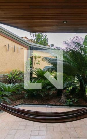 Casa de condomínio à venda com 800m², 5 quartos e 6 vagas Casa de condomínio à venda com 800m², 5 quartos e 6 vagasVaranda