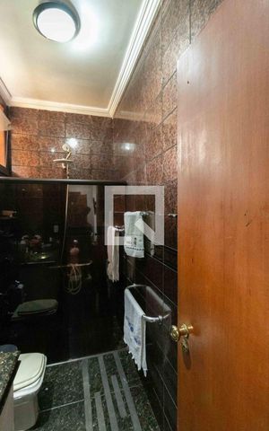 Casa de condomínio à venda com 800m², 5 quartos e 6 vagas Casa de condomínio à venda com 800m², 5 quartos e 6 vagasBanheiro Suite 1