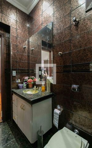 Casa de condomínio à venda com 800m², 5 quartos e 6 vagas Casa de condomínio à venda com 800m², 5 quartos e 6 vagasBanheiro Suite 1