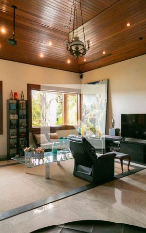 Casa de condomínio à venda com 800m², 5 quartos e 6 vagas Casa de condomínio à venda com 800m², 5 quartos e 6 vagasSala de TV 2