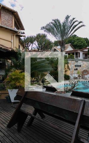 Casa de condomínio à venda com 800m², 5 quartos e 6 vagas Casa de condomínio à venda com 800m², 5 quartos e 6 vagasPiscina