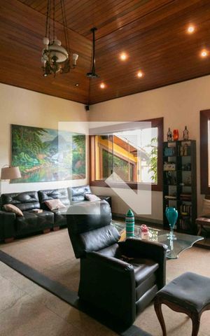 Casa de condomínio à venda com 800m², 5 quartos e 6 vagas Casa de condomínio à venda com 800m², 5 quartos e 6 vagasSala de TV 2