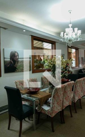 Casa de condomínio à venda com 800m², 5 quartos e 6 vagas Casa de condomínio à venda com 800m², 5 quartos e 6 vagasSala de Jantar