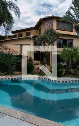 Casa de condomínio à venda com 800m², 5 quartos e 6 vagas Casa de condomínio à venda com 800m², 5 quartos e 6 vagasPiscina