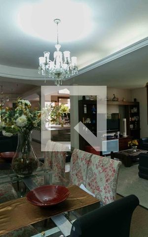 Casa de condomínio à venda com 800m², 5 quartos e 6 vagas Casa de condomínio à venda com 800m², 5 quartos e 6 vagasSala de Jantar