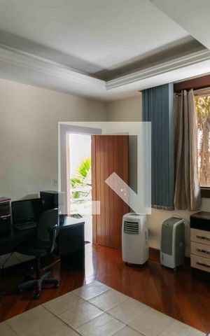 Casa de condomínio à venda com 800m², 5 quartos e 6 vagas Casa de condomínio à venda com 800m², 5 quartos e 6 vagasSuite 4