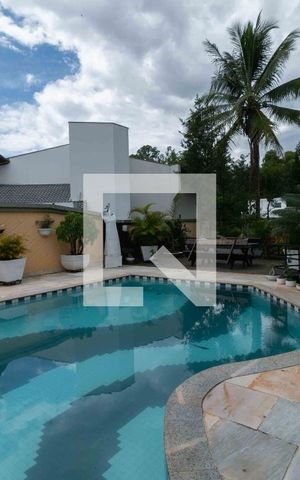 Casa de condomínio à venda com 800m², 5 quartos e 6 vagas Casa de condomínio à venda com 800m², 5 quartos e 6 vagasPiscina
