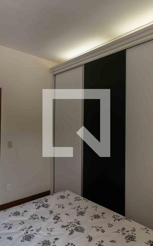 Casa de condomínio à venda com 800m², 5 quartos e 6 vagas Casa de condomínio à venda com 800m², 5 quartos e 6 vagasQuarto