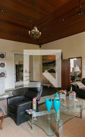 Casa de condomínio à venda com 800m², 5 quartos e 6 vagas Casa de condomínio à venda com 800m², 5 quartos e 6 vagasSala de TV 2