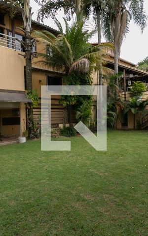Casa de condomínio à venda com 800m², 5 quartos e 6 vagas Casa de condomínio à venda com 800m², 5 quartos e 6 vagasÁrea Externa