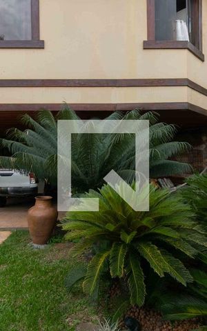 Casa de condomínio à venda com 800m², 5 quartos e 6 vagas Casa de condomínio à venda com 800m², 5 quartos e 6 vagasÁrea Externa