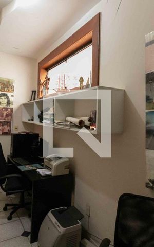 Casa de condomínio à venda com 800m², 5 quartos e 6 vagas Casa de condomínio à venda com 800m², 5 quartos e 6 vagasEscritório