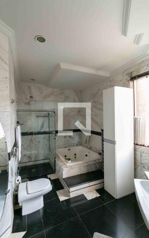 Casa de condomínio à venda com 800m², 5 quartos e 6 vagas Casa de condomínio à venda com 800m², 5 quartos e 6 vagasBanheiro Suite 2