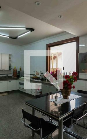 Casa de condomínio à venda com 800m², 5 quartos e 6 vagas Casa de condomínio à venda com 800m², 5 quartos e 6 vagasCozinha