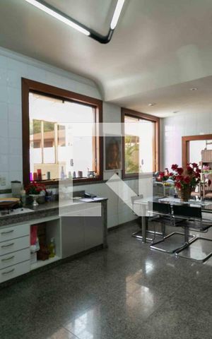 Casa de condomínio à venda com 800m², 5 quartos e 6 vagas Casa de condomínio à venda com 800m², 5 quartos e 6 vagasCozinha