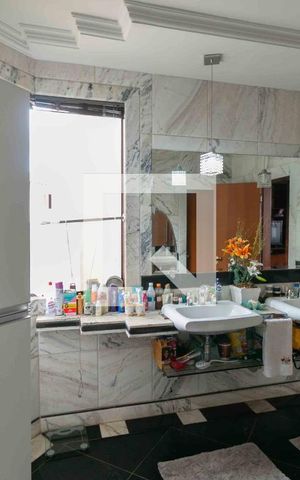 Casa de condomínio à venda com 800m², 5 quartos e 6 vagas Casa de condomínio à venda com 800m², 5 quartos e 6 vagasBanheiro Suite 2