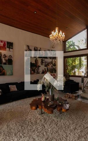 Casa de condomínio à venda com 800m², 5 quartos e 6 vagas Casa de condomínio à venda com 800m², 5 quartos e 6 vagasSala 1