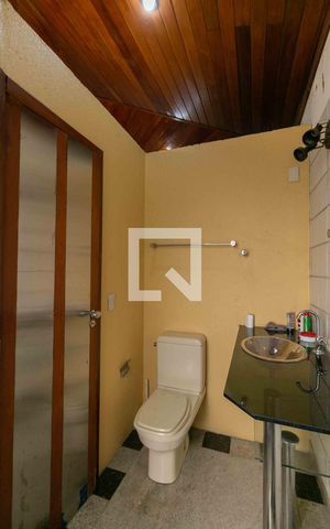 Casa de condomínio à venda com 800m², 5 quartos e 6 vagas Casa de condomínio à venda com 800m², 5 quartos e 6 vagasBanheiro Sala 4