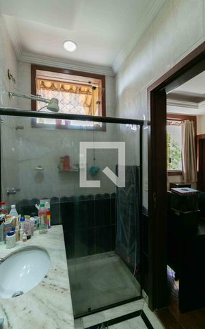 Casa de condomínio à venda com 800m², 5 quartos e 6 vagas Casa de condomínio à venda com 800m², 5 quartos e 6 vagasBanheiro Suite 4