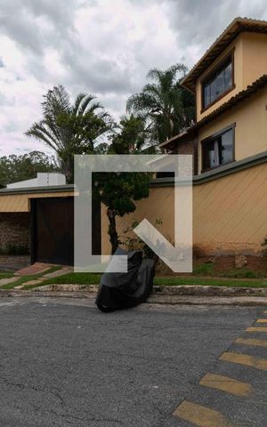 Casa de condomínio à venda com 800m², 5 quartos e 6 vagas Casa de condomínio à venda com 800m², 5 quartos e 6 vagasFachada