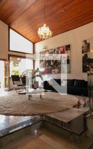 Casa de condomínio à venda com 800m², 5 quartos e 6 vagas Casa de condomínio à venda com 800m², 5 quartos e 6 vagasSala 1